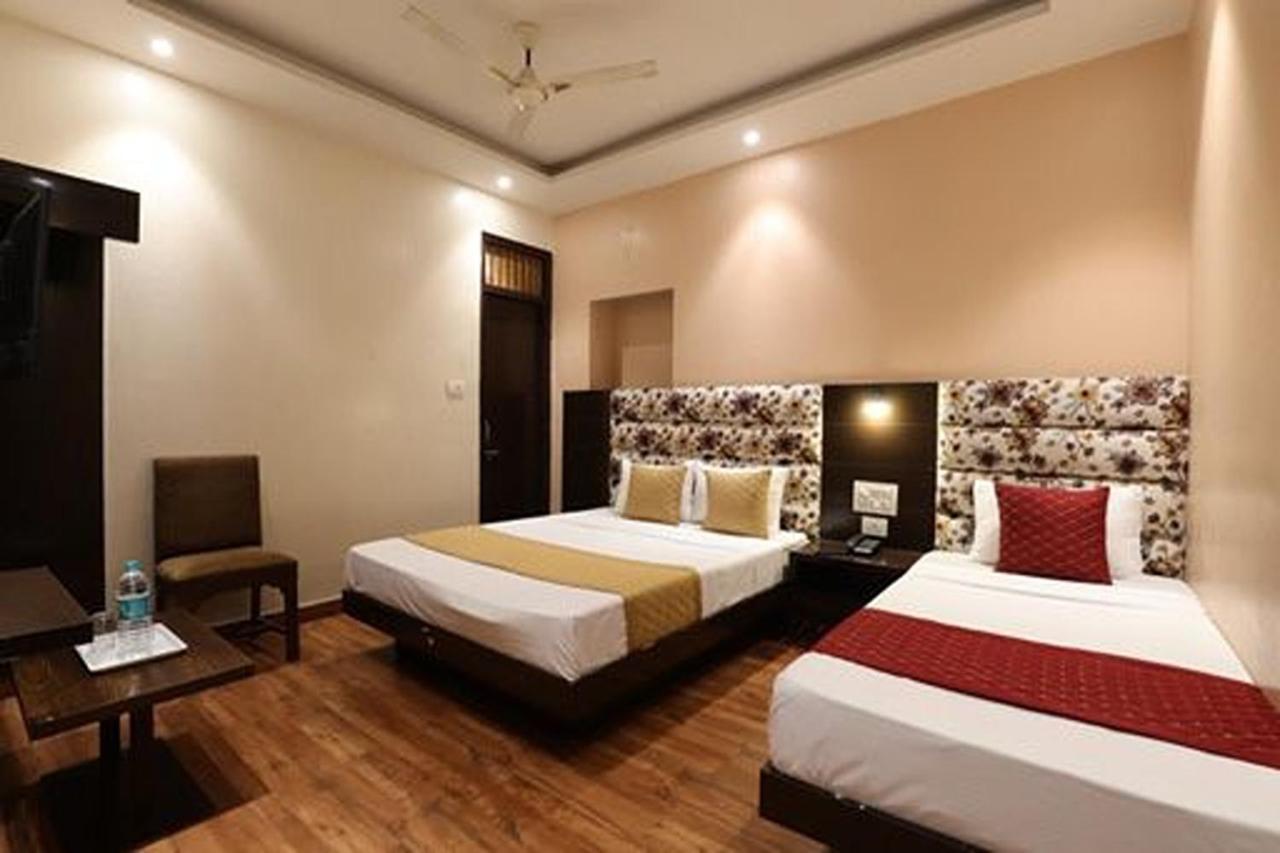 Amrit Hotel 뉴델리 외부 사진