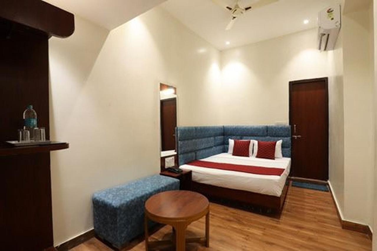 Amrit Hotel 뉴델리 외부 사진